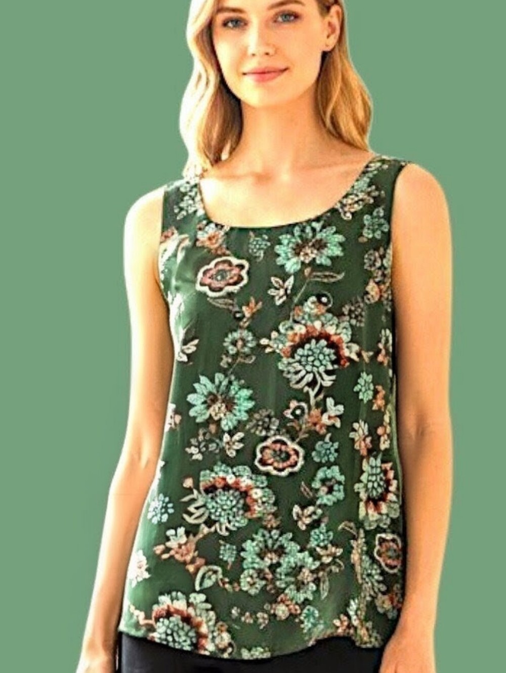 ❇️ AB Studio Sleeveless Multi-Colored Floral Halter Top On Green Background